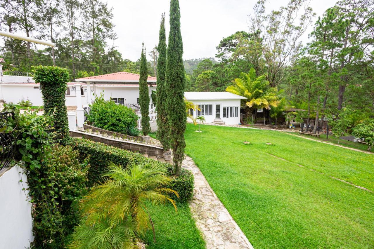 Hotel Cocoview, Bar & Restaurante Valle de Angeles Luaran gambar