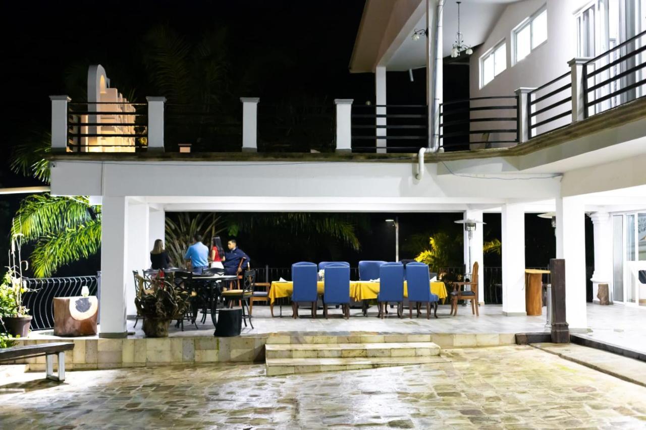 Hotel Cocoview, Bar & Restaurante Valle de Angeles Luaran gambar